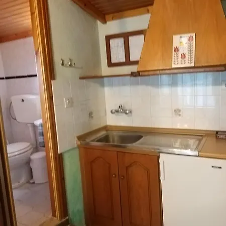 Guesthouse Erato 2 * Неос-Пантелеймонас