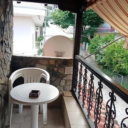 Guesthouse Erato 2 Неос-Пантелеймонас